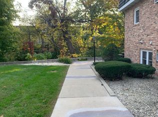 509 Narvick Ave APT 1, Morris, IL