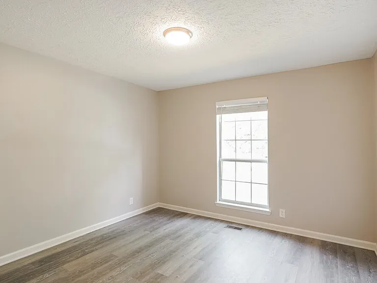 1046 Cedar Creek Village Rd — Photo 13