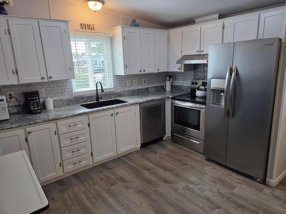 5th image of 8524 Viburnum Court