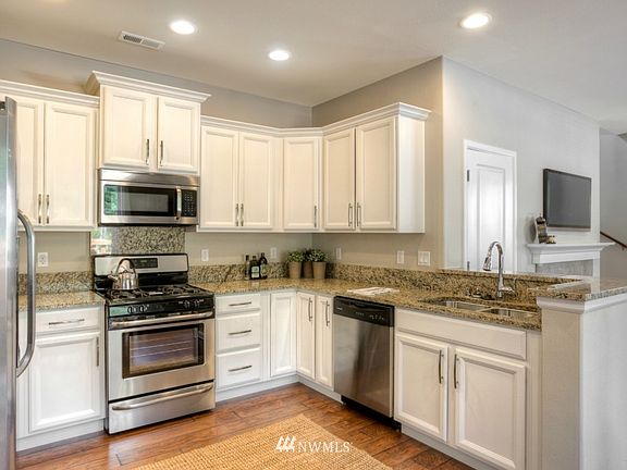 4th image of 3321 Hydra Street NE #12