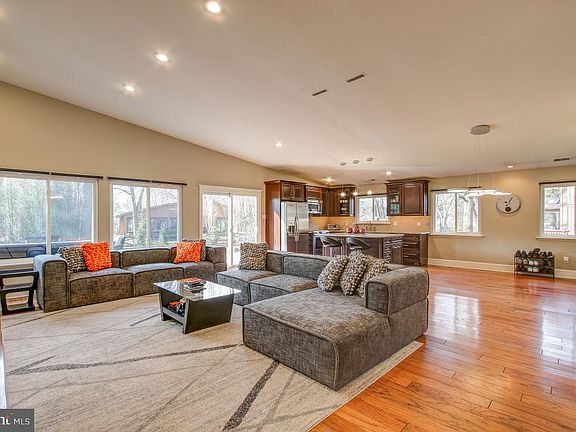 5th image of 2527 Oakhampton Pl