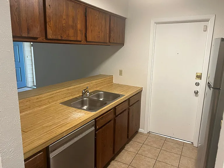 1911 Gracy Farms Ln #A — Photo 8