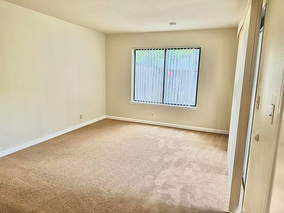 4th image of 2956 Park Place Cmn