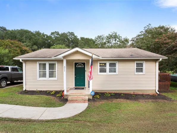 311 S Peachtree St, Liberty, SC 29657