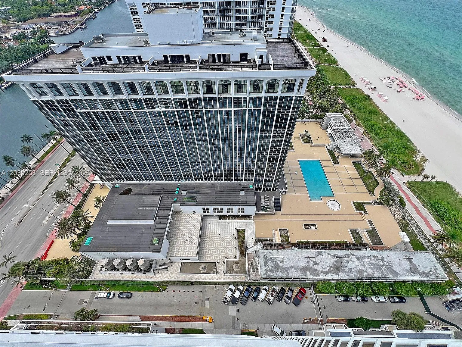 Blue Diamond Condo — Photo 2