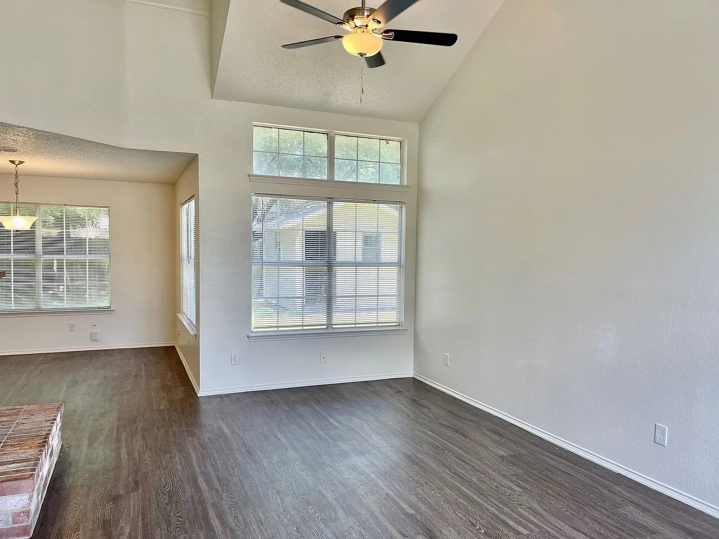 Nice 2 Story Home in Arlington ISD — Photo 3