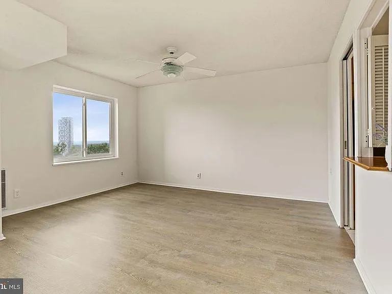 8370 Greensboro Dr #1010 — Photo 10