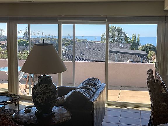 Living room w/ Ocean view