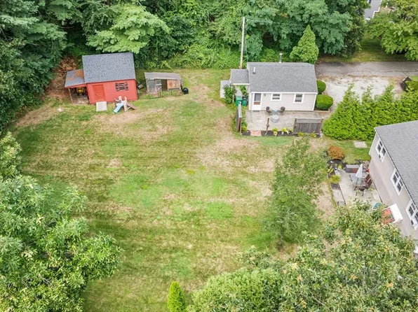 134 W Elm St, Pembroke, MA 02359