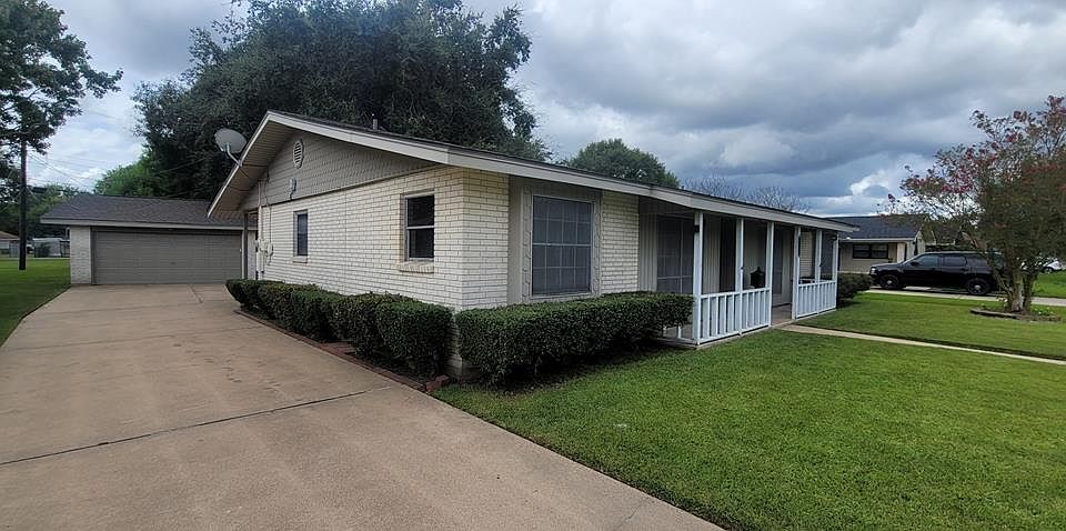 1st image of 4521 Graves Ave