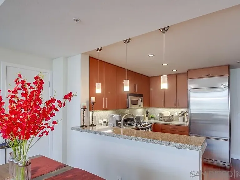 325 7th Ave #610 — Photo 15