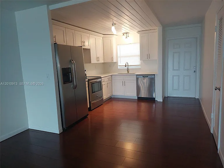 1617 SE 15th St #605 — Photo 5