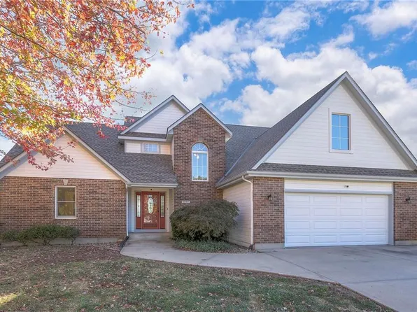 1109 SW Foxtail Dr, Grain Valley, MO 64029