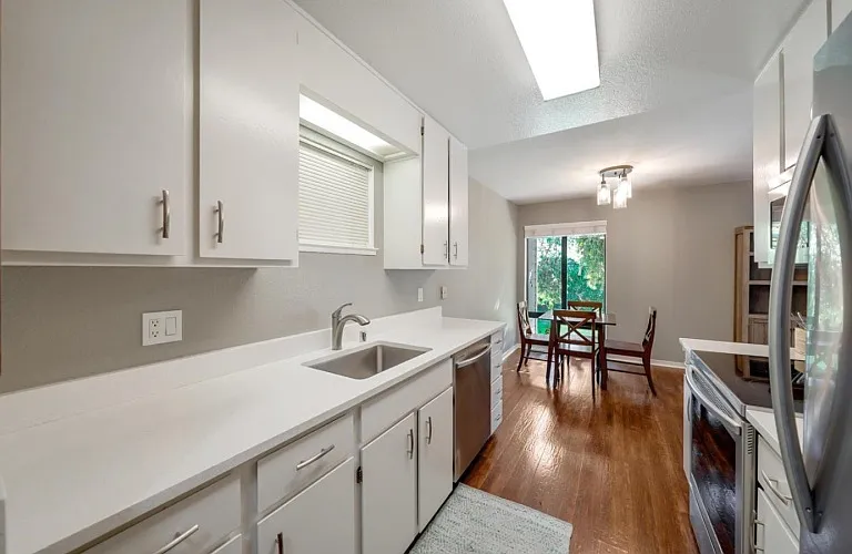 468 Laurel Ave — Photo 6