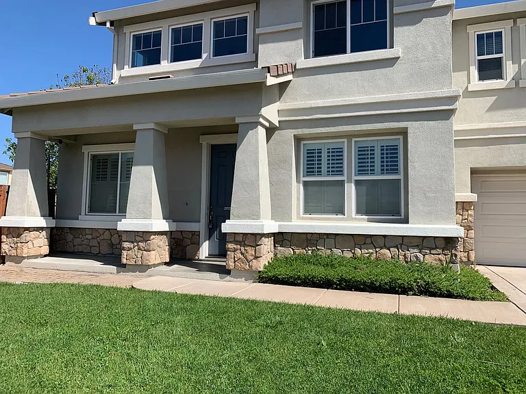 492 Tilden Cir — Photo 1