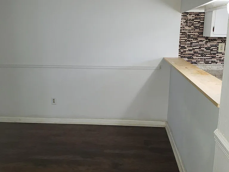 6024 Regent Mnr — Photo 10