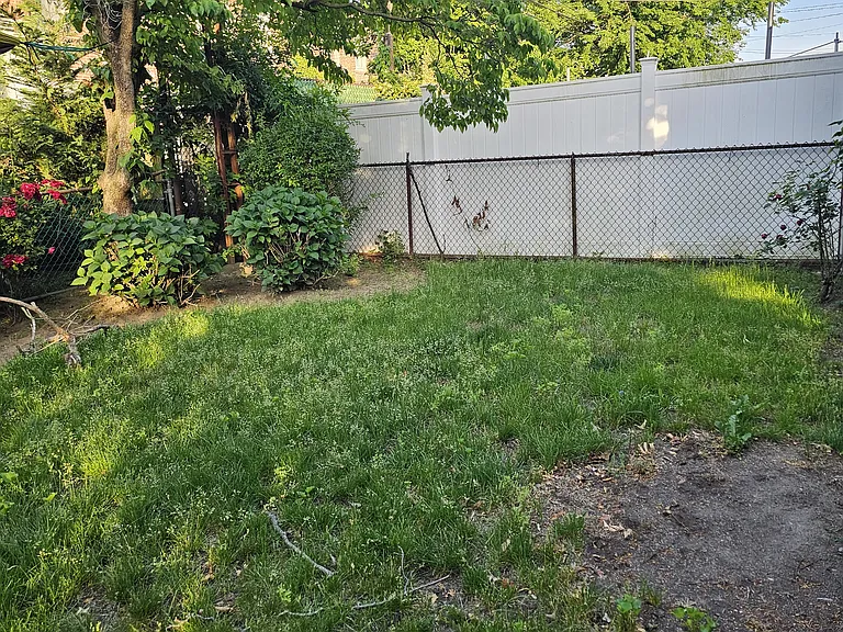 Gerritsen Ave — Photo 15