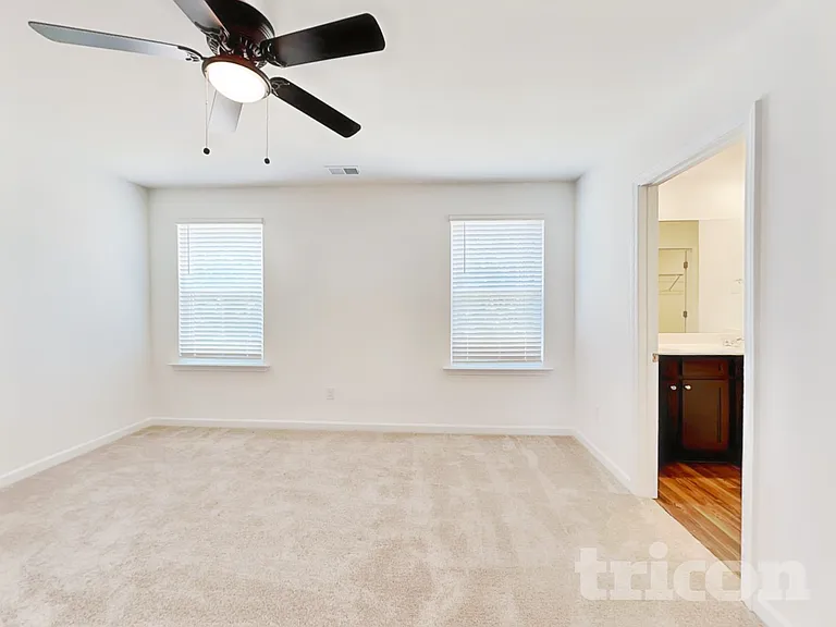 2448 Lennox Rd SE — Photo 8