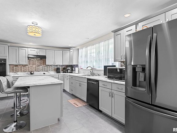 5th image of 30933 Walnut Dr