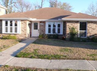 2909 Lakewood Dr, Violet, LA 70092