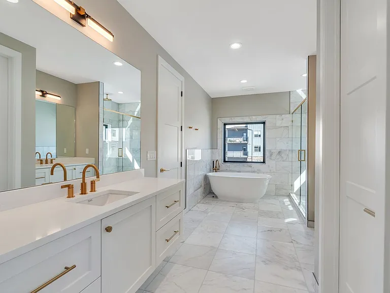 Jocelyn Court Townhomes — Photo 33