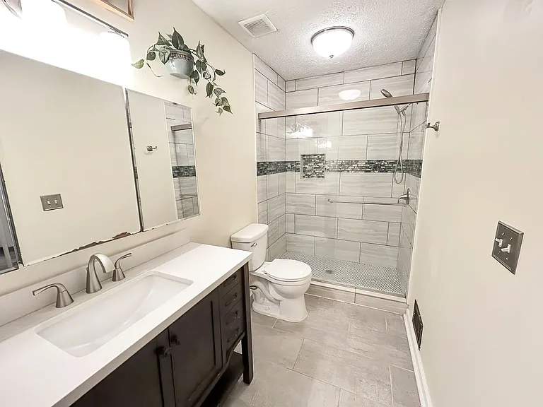 1642 Hillside St — Photo 15