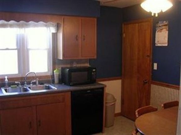 5th image of 318 Stratford Ave