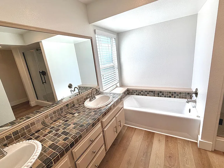 1345 Sunrise Cir N — Photo 22