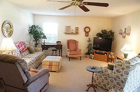 4th image of 3124 Village Green Dr #1121