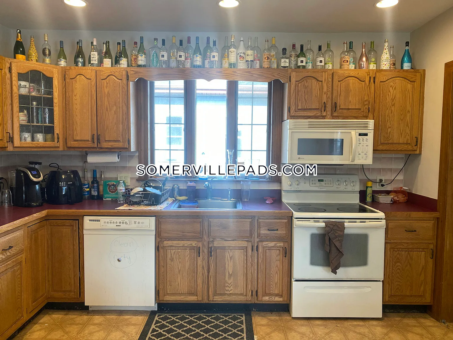 4 bed, 9999 sqft, $5,400 — Photo 2