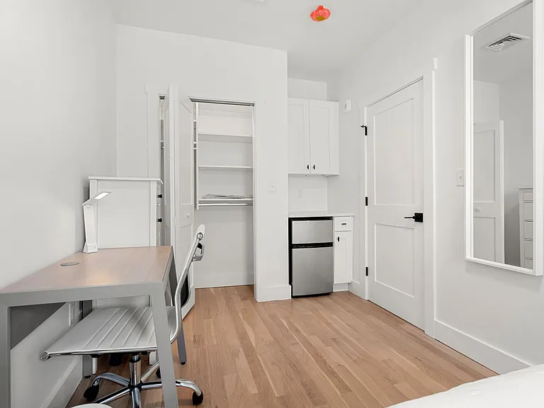 349 W 4th St #3 — Photo 2