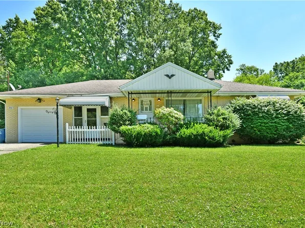 861 Pinecrest Rd, Girard, OH 44420