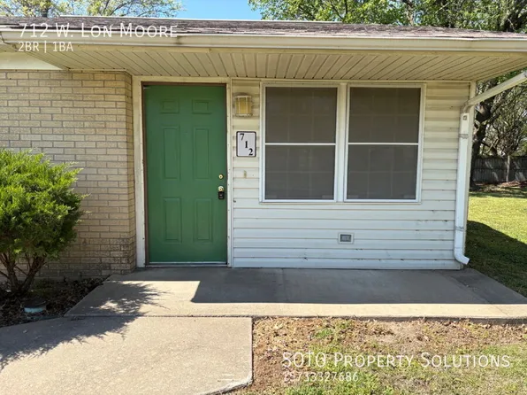 712 Moore Ave, Sikeston, MO 63801