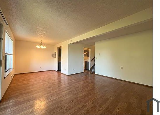 3rd image of 108 Kensington Ave S APT 1