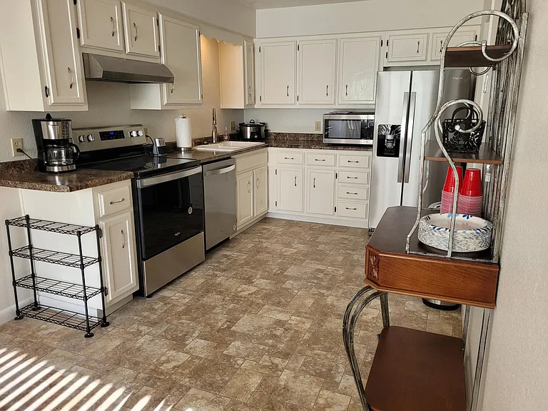 Trojan Dr — Photo 10