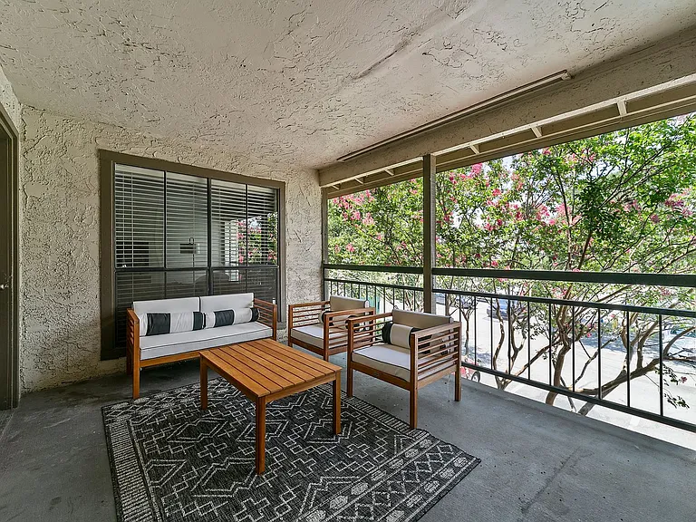 Lakeside Apartments — Photo 20