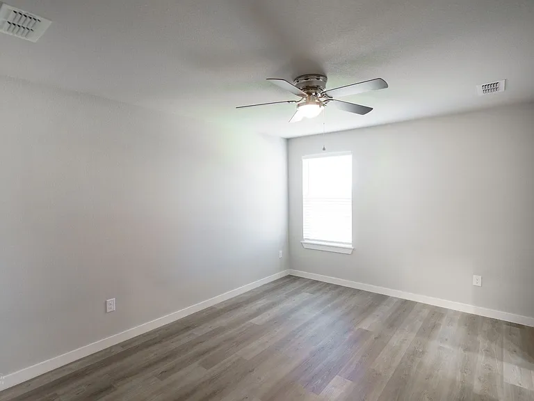 2718 Roman Ln — Photo 9