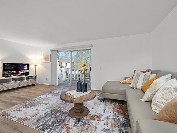 2nd image of 975 Laguna Dr #11374928