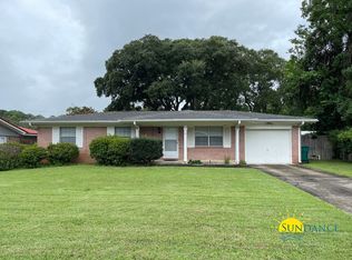 11 Oak Ln, Shalimar, FL 32579