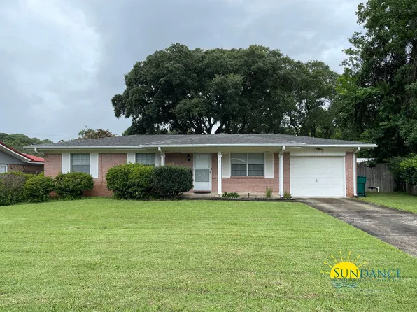 11 Oak Ln, Shalimar, FL 32579