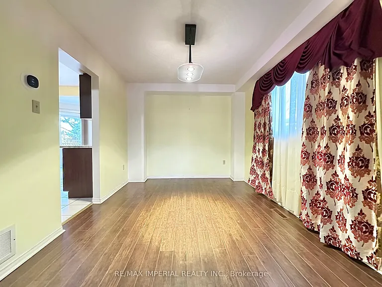 3058 Dalehurst Dr — Photo 6