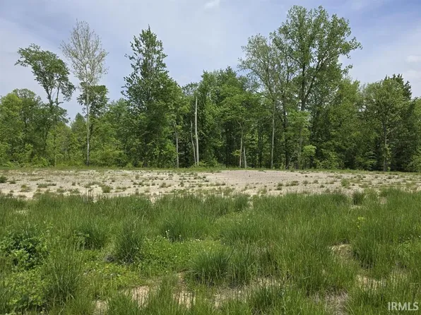 1387 Lancelot Ln, Kendallville, IN 46755