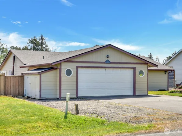 546 canal Drive NE, Ocean Shores, WA 98569