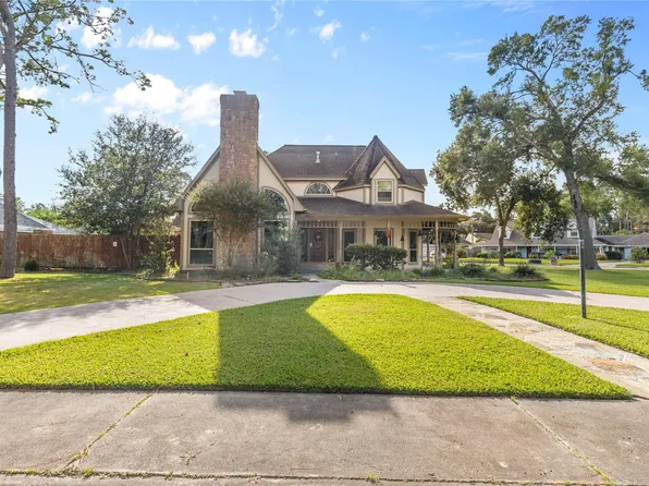 600 Nottingham Ln, Dickinson, TX 77539