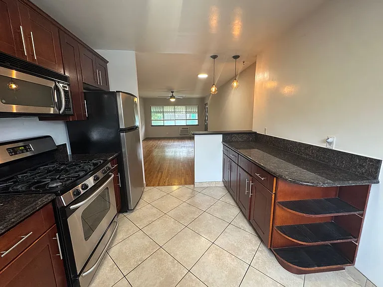 12157 Chandler Blvd — Photo 11
