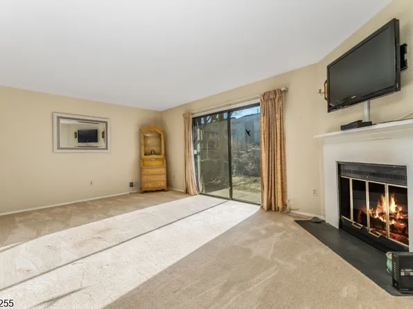 813 Spruce Hills Dr #813, Glen Gardner Boro, NJ 08826