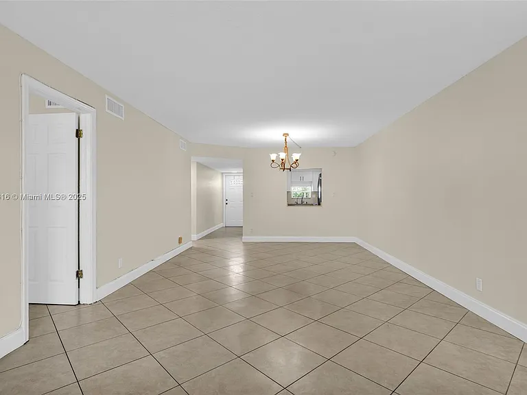 681 S Hollybrook Dr #109 — Photo 7