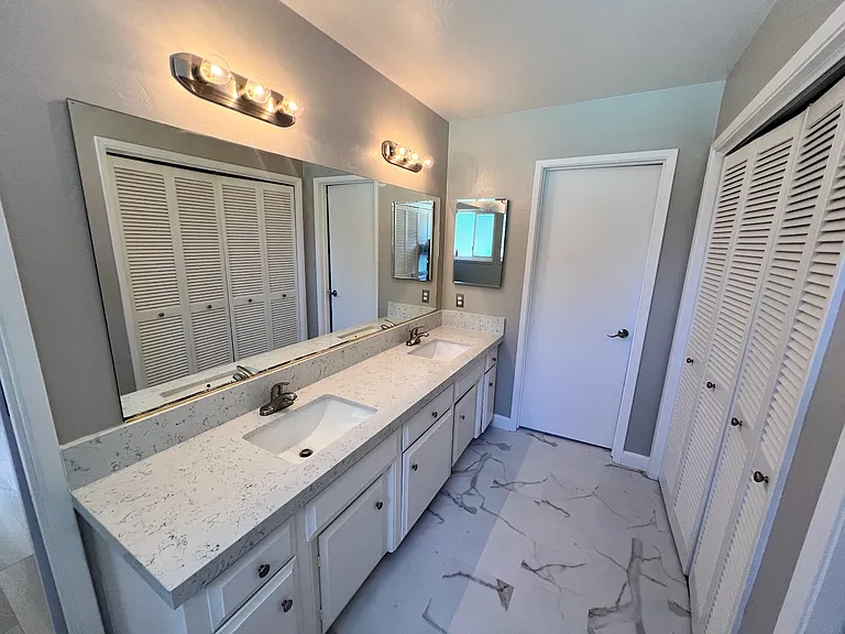 20607 Russell Ln — Photo 12