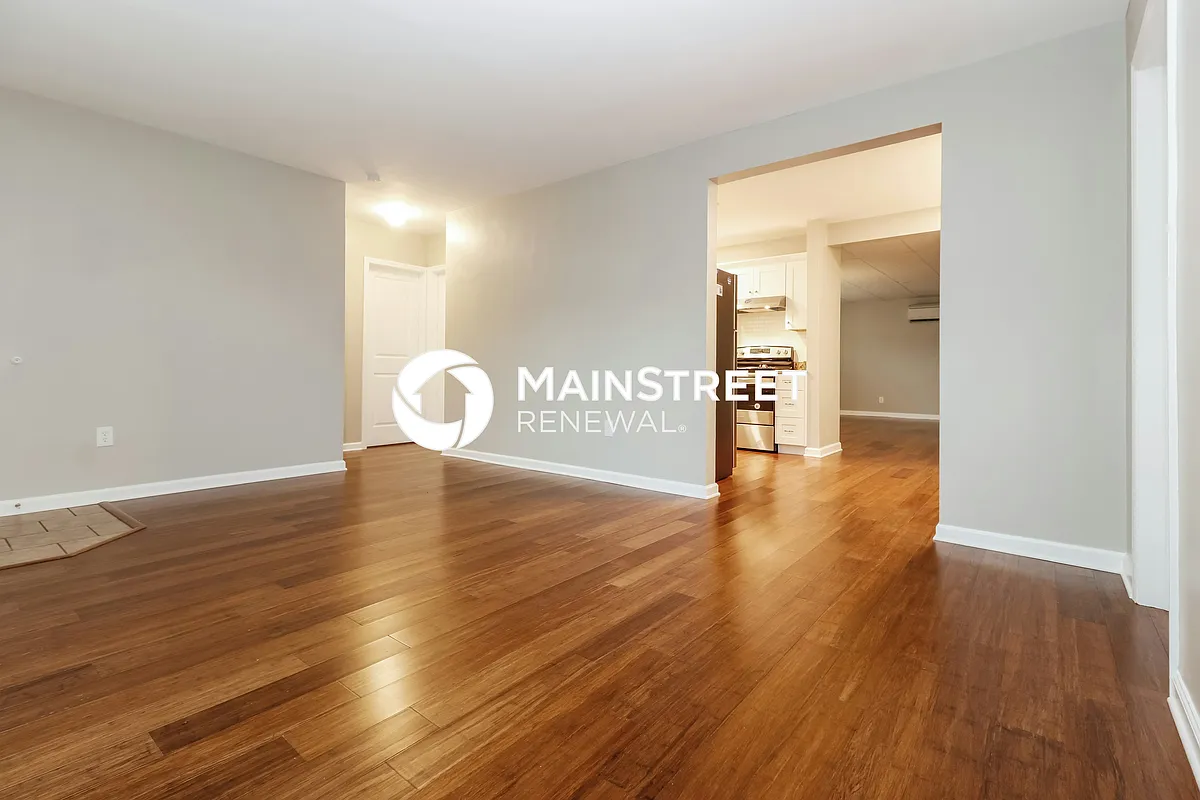Living Room - 723 Sunset Dr