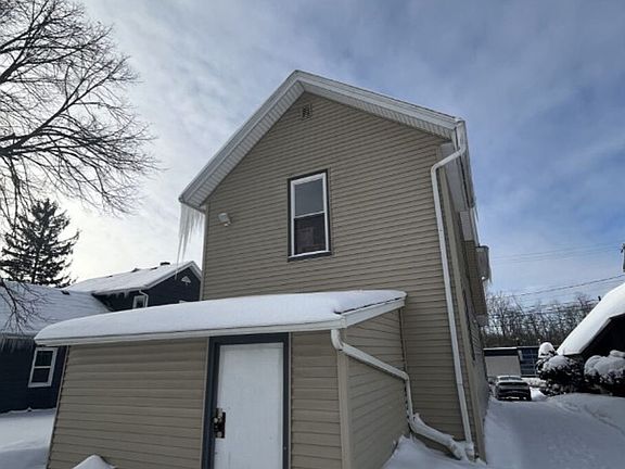 4th image of 579 Broadway Ave APT 3